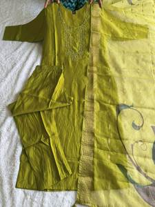 Hermosa Ropa Tradicional India de Organza de Seda Premium Multicolor con Cuello Redondo, Kurti de Diseño Saludable para Mujer - Product Image 3