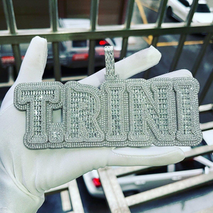 Pendentif Hip Hop Baguette Moissanite avec nom personnalisé glacé avec diamant Mode de rue personnalisée d'Inde - Product Image 1