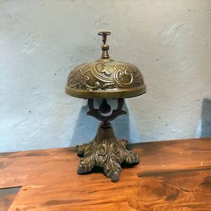 Cloche de table en aluminium décorative en relief, design métallique complexe, décoration artistique légère pour bureau, comptoir, réception, maison - Product Image 5