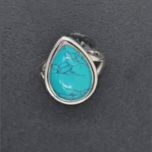 Bague élégante en argent 925 turquoise pour femme fabriquée à la main avec des bijoux synthétiques en pierre naturelle - Product Image 1