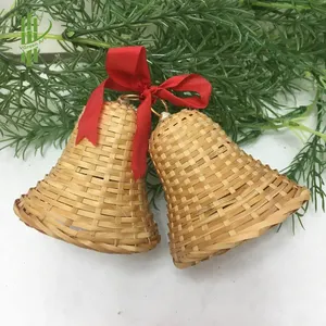 Nouveau modèle en gros couleurs personnalisées cloches en rotin ornements de Noël noel arbre de vacances cloche suspendue
