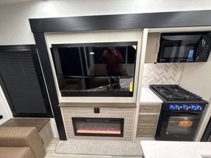 New 2026 F-o-r-e--s-t R-i-v-e-r Wildwood H-e-r-i-t-a-g-e G-l-e-n 369BL Find similar icon Travel Trailers Campers - Product Image 6