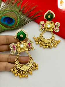 Pendientes tradicionales de estilo Amrapali para mujer, Pendientes colgantes de declaración étnicos indios hechos a mano, acabado dorado antiguo Jhumki - Product Image 5