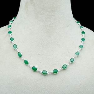 สร้อยคอมรกตสีเขียวมินิมอล เงินแท้ 925 สร้อยคอแบบโชคเกอร์ ของขวัญแต่งงาน อัญมณีธรรมชาติ จี้แฟชั่นสำหรับผู้หญิง รุ่น NL0068-GS - Product Image 4