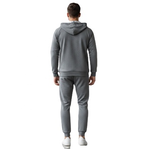 Chándal transpirable de poliéster y algodón con un peso de tela de 360g y opciones de personalización. - Product Image 2