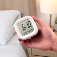 Jam Alarm Digital Huayang 6005 dengan Tampilan Suhu Layar LCD Besar Jam Meja Mini Bertenaga Baterai untuk Kamar Tidur di Samping Tempat Tidur.