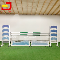 Spectacle hippique Sauts Compétition équestre Obstacles Trou de serrure en métal Cheval Sol Poteaux souples