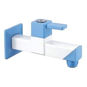 Soporte de Plástico Pulido por Gravedad de Alta Calidad para Lavadora, Diseño Moderno, Ligero, Anticorrosión, Montado en Cubierta - Product Image 1