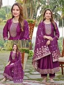 Kurti élégant Vetican Ghera avec ensemble de dupatta Banarasi pour tenue traditionnelle pour femmes, vêtements de célébration festive - Product Image 3