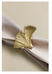 Porte-serviettes en métal Design floral Rond de serviette en métal doré poli et brillant pour table décorative faite à la main - Product Image 2