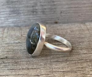 แหวนแลบราโดไรต์สีฟ้าเพลิงทำด้วยมือเงิน925อัญมณีลาบราดอไรต์ธรรมชาติทำด้วยมือของขวัญแหวนแต่งงานสำหรับผู้หญิง - Product Image 5