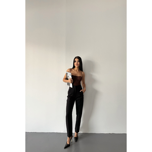 กางเกงขายาวผ้าซาตินสีดำสำหรับผู้หญิง ดีไซน์หรูหราพร้อมดีเทลเข็มขัด - Product Image 4