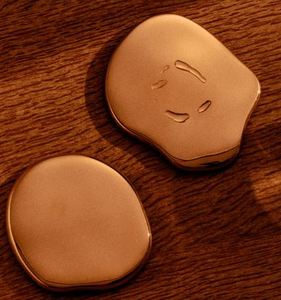 Ensemble de 5 sous-verres artisanaux en laiton pour la maison, tapis et tampons par Artisan - Product Image 2