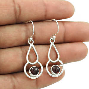 Boucles d'oreilles en argent sterling 925 faites à la main avec pierres précieuses en grenat naturel au design unique Bijoux de bohème pour femmes Vente en gros en vrac - Product Image 3