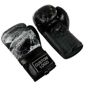 Gants de boxe professionnels légers et imperméables en tissu en cuir avec logo personnalisé et évacuation de l'humidité OEM pour l'entraînement au combat - Product Image 4