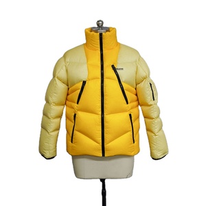 Chaqueta Acolchada Personalizada de Color Amarillo, con Cuello Alto de Dos Tonos, Capucha, Relleno de Poliéster, Cierre Frontal con Cremallera, Estilo Casual de Primavera para Hombre - Product Image 1