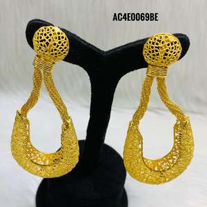 Colliers à pendentifs tendance plaqués or Conceptions élégantes pour bijoux féminins élégants - Product Image 3