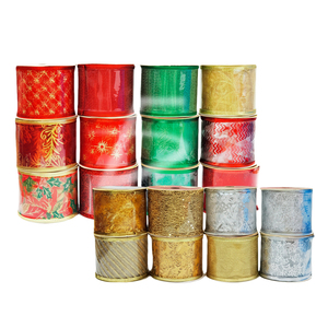 Nastri Natalizi in Rosso, Verde, Oro e Argento con Disegni Assortiti, 6,3 cm X 2,7 m per Rotolo - Product Image 2