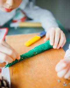 Bán buôn Tự làm nến Kit làm sáp ong tổ ong Sheets màu xanh lá cây màu sắc và kích thước phạm vi nến cho trẻ em - Product Image 6