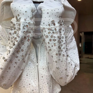 Sweats à capuche avec logo et design personnalisés pour hommes Sweats à capuche respirants et personnalisés Basics avec strass pour hommes à vendre Fabriqué au Pakistan - Product Image 5