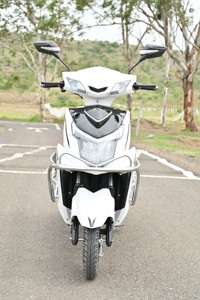 Scooter électrique moderne intelligent 48V connectivité APP 45KM portée régulateur de vitesse affichage LED 40ah 30ah 25ah batterie à capteur Li-ion - Product Image 2