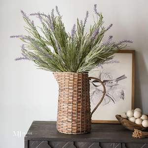 Grand vase à fleurs décoratif en rotin avec structure mince, parfait pour exposer de longues tiges de fleurs et une verdure élégante dans les maisons - Product Image 6