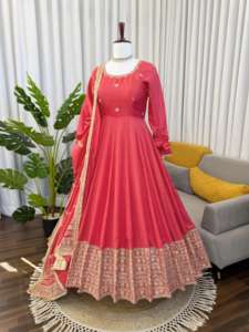 Fabricant de robes Anarkali très demandées avec broderie et travail de séquence, robe Anarkali prête à porter pour la vente à l'exportation - Product Image 4