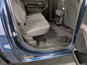 Camioneta RAM 1500 TRAD-ESMAN 2024 USADA, Color Azul Patriota con Acabado Perlado - Product Image 3