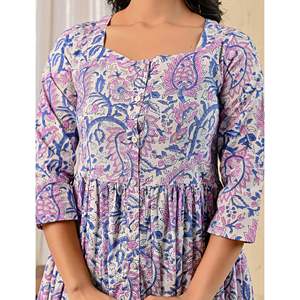 Robe en coton imprimée à la main Jaal blanc et violet, col carré, élégante, décontractée, boutons sur le devant, respirante, naturelle, 5XL pour la journée - Product Image 2
