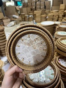 Bandeja de mimbre hecha a mano, cesta decorativa para aperitivos, almacenamiento de bebidas, uso doméstico en la cocina, artesanía sostenible de Vietnam - Product Image 3