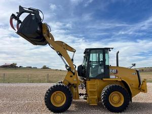 <b>Free</b> Shipping CAT 901 Wheel Loader 50HP Diesel Engine, 4.2Ton Operating <b>Weight</b> 1,250kg Payload & 1.0m³ Bucket Capacity - Product Image 1