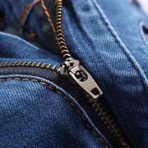 Pantalones de Mezclilla Modernos, Ajustados, de Pierna Estrecha, con Lavado Oscuro, Estilo Elegante, Perfectos para Fiestas y Ocasiones Semi Formales - Product Image 4