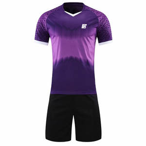 Nouvelle conception, meilleure qualité, uniforme de football personnalisé, vêtements d'entraînement, uniforme de football dans les vêtements de sport - Product Image 1