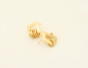 Lightweight Comfortable Beautiful 18k gold Plated Brass Flower Shaped Stud <b>Earrings</b> Pearl Center <b>Cute</b> Fashion Jewelry for Gift - Product Image 1