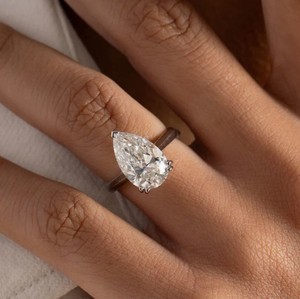 Bijoux de fiançailles élégants en diamant de laboratoire CVD taille poire de 5,00 carats, conception personnalisée, vente en gros en vrac, diamants en vrac, couleur F - Product Image 3