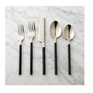 ชุดช้อนส้อมโลหะแบบทุบ,ชุดเครื่องใช้บนโต๊ะอาหารสเตนเลสพร้อมกระจกขัดเงาและชุบนิกเกิลสำหรับใช้ในบ้านชุดเครื่องใช้บนโต๊ะอาหารค่ำแบบ5ชิ้น - Product Image 2