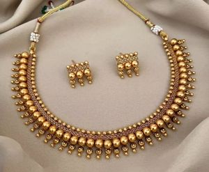 Achetez des ensembles de bijoux Elite en cuivre et plaqué or gracieux avec un design traditionnel - Product Image 2