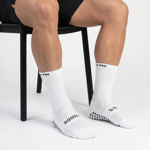 Chaussettes de sport unisexes à pois avec grip pour le football, semelle en tissu éponge, logo personnalisé, matériau Coolmax, écologiques, respirantes, imprimées en silicone - Product Image 2