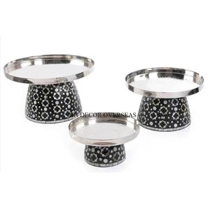 Bandeja para servir de forma redonda con textura martillada pulida brillante plateada de acero inoxidable con apariencia atractiva Suministro de soporte de base de diseñador - Product Image 3