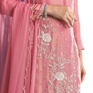 Traje de tejido rosa Kurta Sharara con corte Dana y Moti bordado trabajo para mujeres traje festivo de fiesta de boda india - Product Image 2