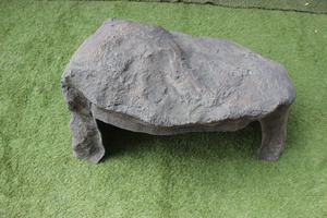 Ornement de jardin moderne en FRP gris foncé, léger et durable, imitation roche diamantée, pour mobilier extérieur et parcs - Product Image 2