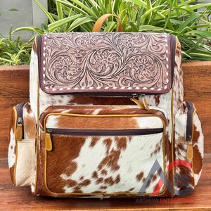 กระเป๋าผ้าอ้อมหนังแท้ลายสลักสีแทนแบบส่วนตัว ขนาดใหญ่พิเศษ สไตล์ตะวันตก ทำด้วยมือจากหนังวัว ใช้เป็นกระเป๋าเป้สะพายหลังสำหรับเดินทางสำหรับผู้หญิง - Product Image 1