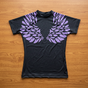 Camiseta de compresión de manga corta negra para mujer con estampado de alas moradas por sublimación de secado rápido - Product Image 1