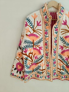 เสื้อคลุมคาร์ดิแกนผ้าฝ้ายปักลายดอกไม้สีชมพูสไตล์โบฮีเมียน คอจีน แขนยาว ไซส์ใหญ่ เสื้อคลุมลำลองสำหรับผู้หญิง ใส่ได้ในฤดูใบไม้ผลิ - Product Image 3