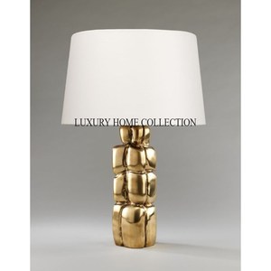 Elegante lámpara de mesa de metal moderna de mediados de siglo con pantalla de tela ideal para una iluminación ambiental cálida y acogedora en el dormitorio - Product Image 6