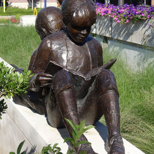 Décoration <span class=keywords><strong>de</strong></span> <span class=keywords><strong>jardin</strong></span> moderne grandeur nature Bronze garçon et fille Sculpture <span class=keywords><strong>de</strong></span> livre <span class=keywords><strong>de</strong></span> lecture dans le <span class=keywords><strong>coffre</strong></span> - Product Image 4