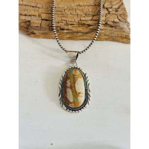 Pendentif artisanal Navajo en ruban, turquoise Royston et argent sterling, bijou de collection culturel - Product Image 1