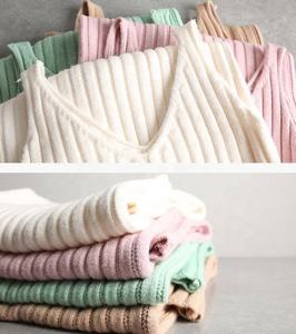 ชุดเดรสไหมพรมลำลองสำหรับผู้หญิง สีพื้น สองชิ้น ระบายอากาศได้ดี ชุดเดรสยาวทรงหลวม พร้อมโลโก้ด้านหน้า - Product Image 6