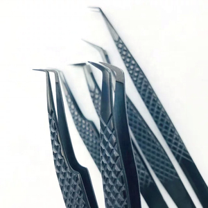 Pinzas de pestañas con punta de fibra de acero inoxidable de nuevo estilo, pinzas de agarre de fibra, pinzas de 90 grados con logotipo personalizado para extensión de pestañas - Product Image 1