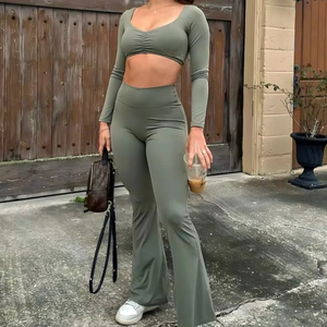 Femmes à manches longues col rond haut court et pantalon évasé Bootleg tenue de sport motif solide Yoga ensemble vêtements de sport survêtement 2 pièces - Product Image 1